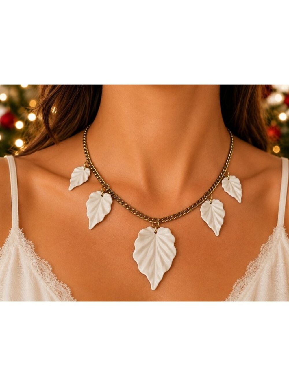 Gold Tone Chain Necklace White Leaf Dangle Accents Metal Adjustable Vintage 14"